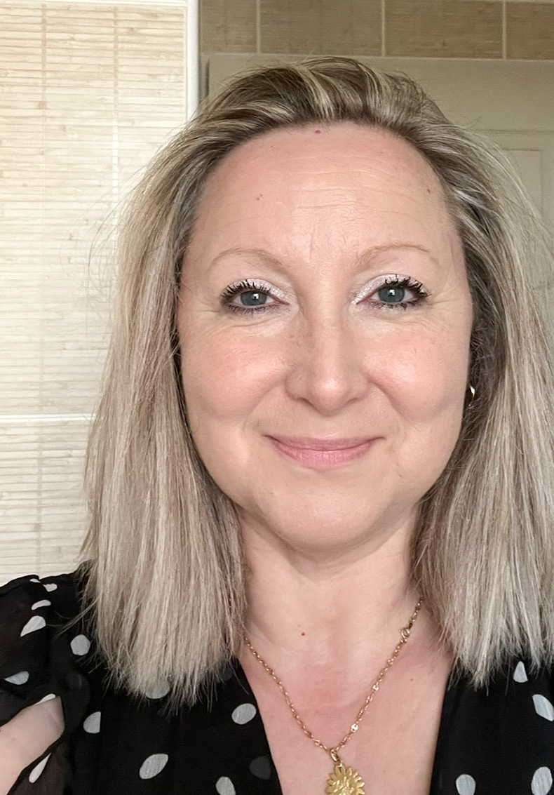 Angélique Lorieux, psychologue pour adultes, ados et enfants, vous accueille au centre villede Plescop